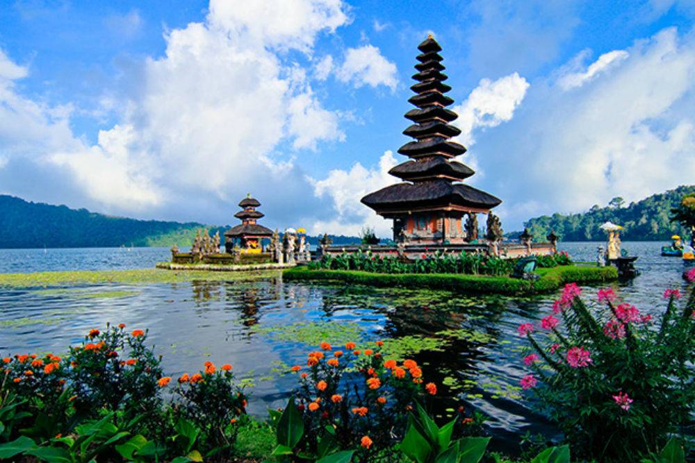 Family Fun in Bali  (MTV121)